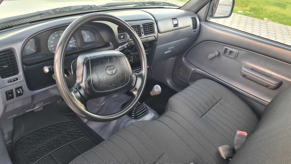 toyota hilux poucos km