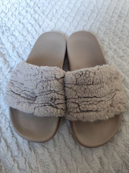 Buty kapcie damskie futerko używane