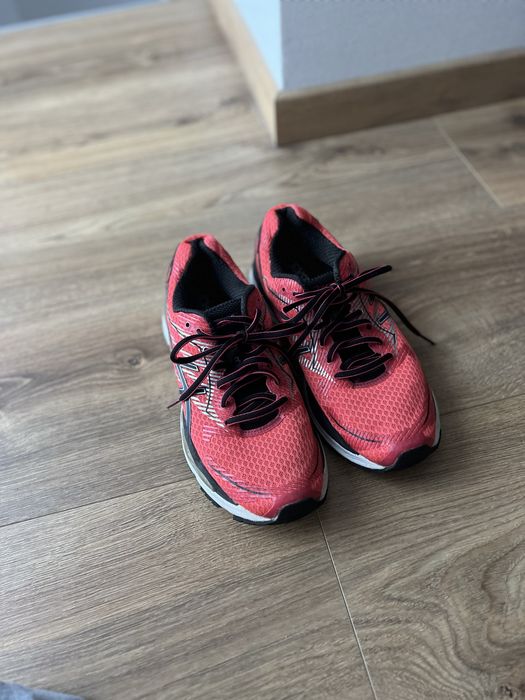 Кросівки asics оригінал( устілка 26,5)