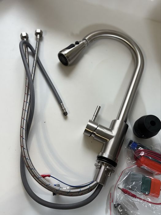 Bateria kuchenna z wyciąganą wylewką ze stali nierdzewnej