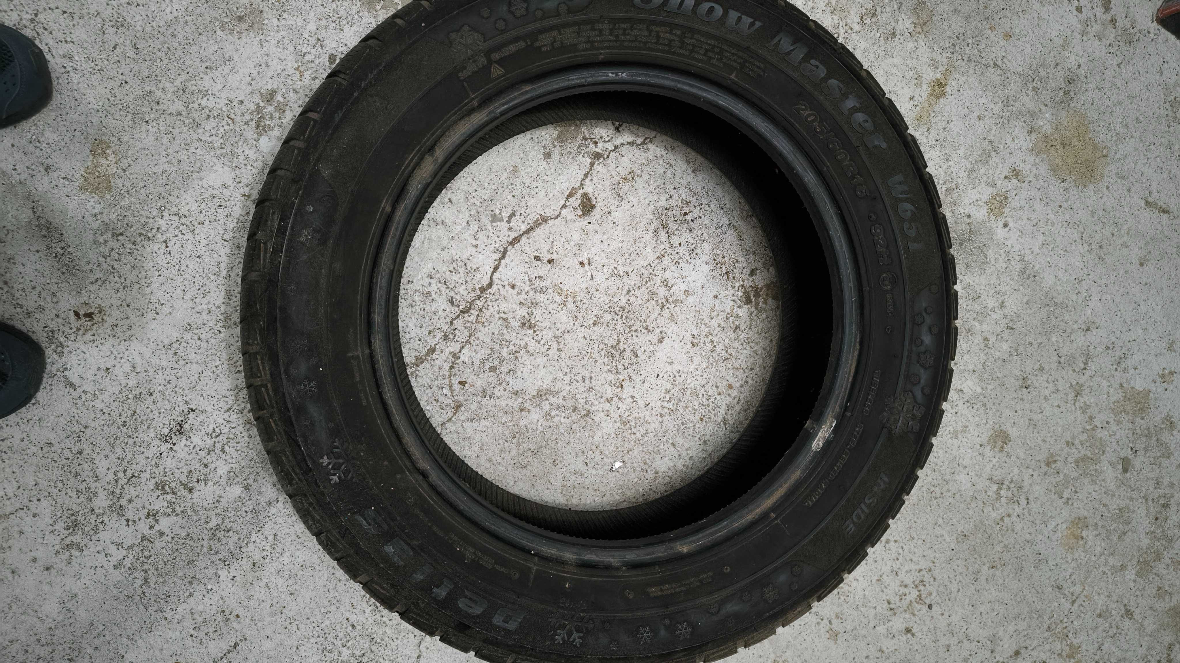 Pneus 205/60 r16 4 por 50€