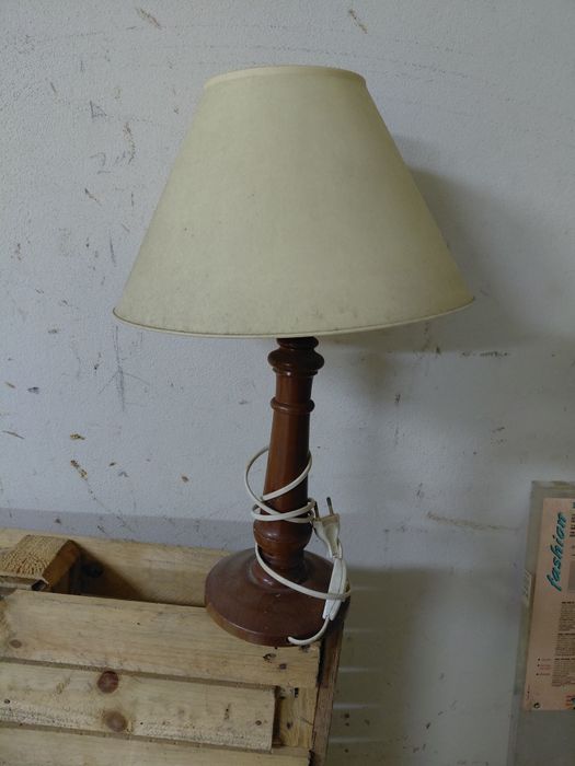 Candeeiro antigo de quarto a funcionar 5€