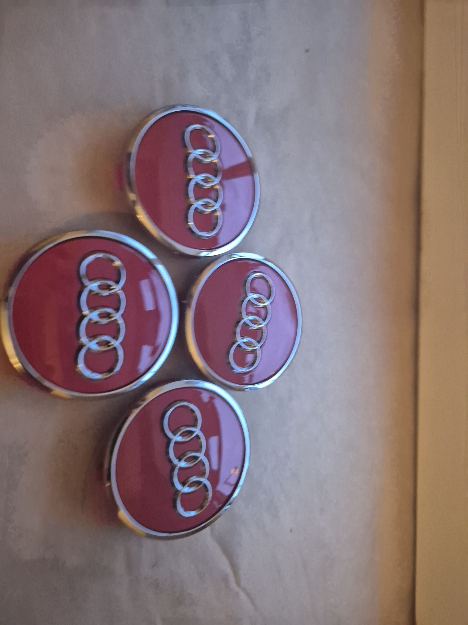 Dekielki Dekiel w alu felgi Audi czerwone z chromem A3 A4 A5 A6 A7 A8
