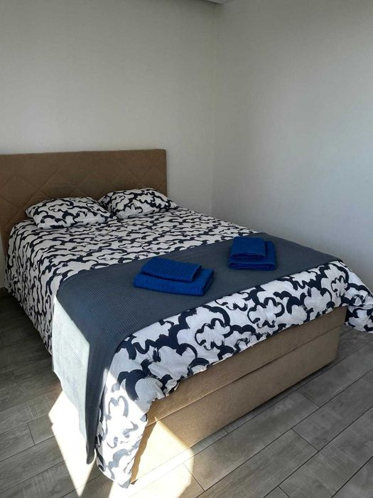 Preco Reduzido! Cama de casal bege com arrumação, colchão novo