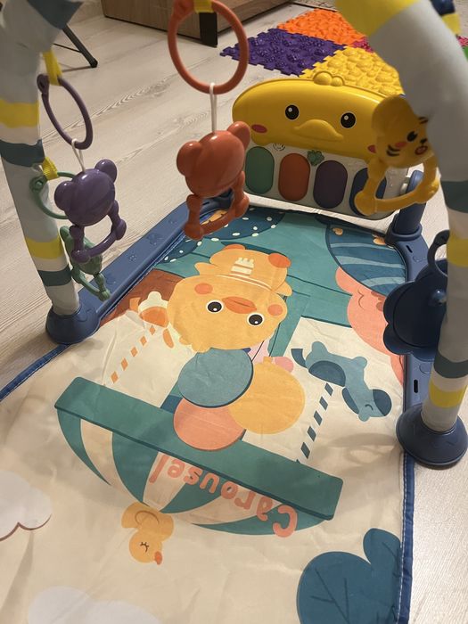 Коврик для немовлят з брязкальцями