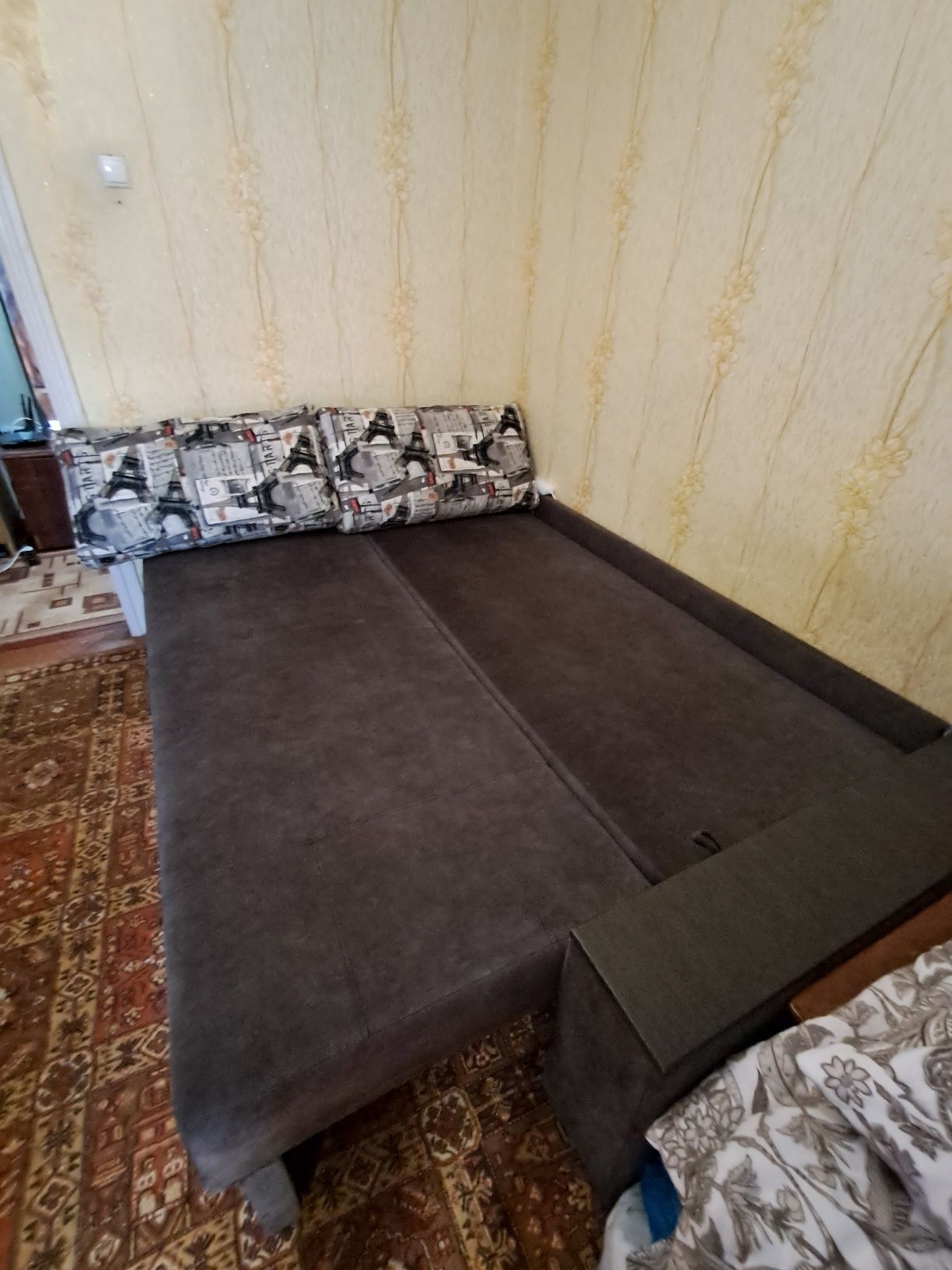 Диван у відмінному стані