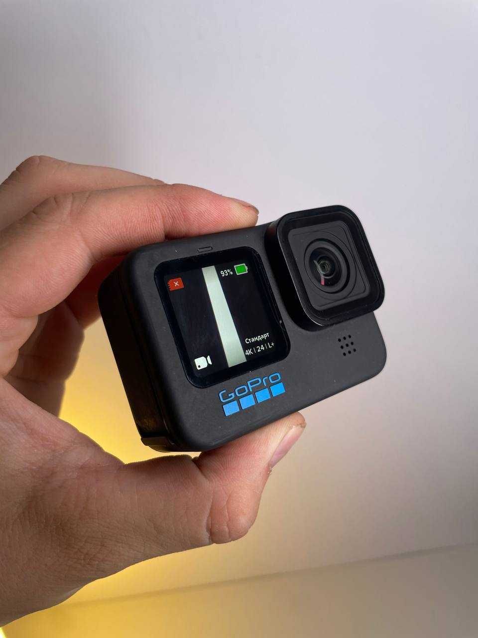 Екшн камера GoPro Hero10 в ідеальному стані, з комплектом.