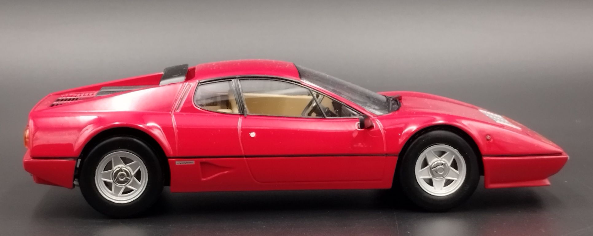 1:18  K&K  Scale 1981 Ferrari 512BBi Model Nowy