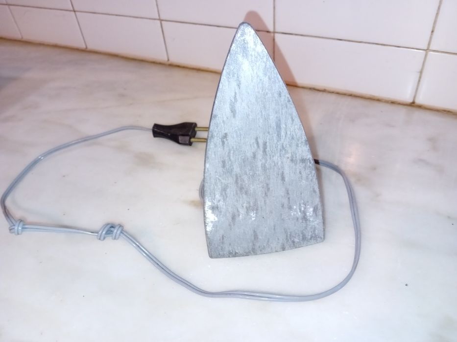 Ferro de Engomar Antigo