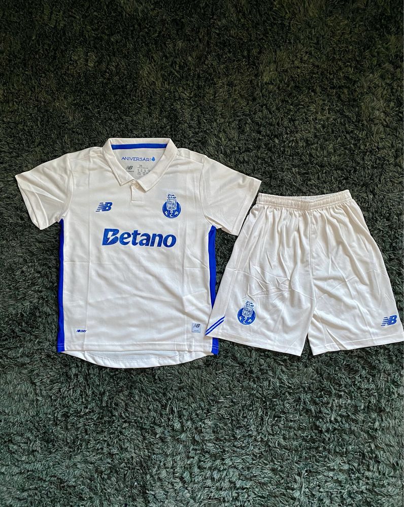 Conjunto criança FC Porto camisola e calções 10/11 anos