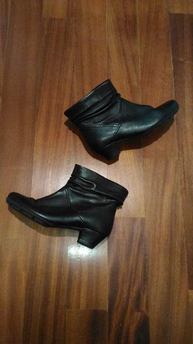 Botas de pele da marca Gabor. Novas.