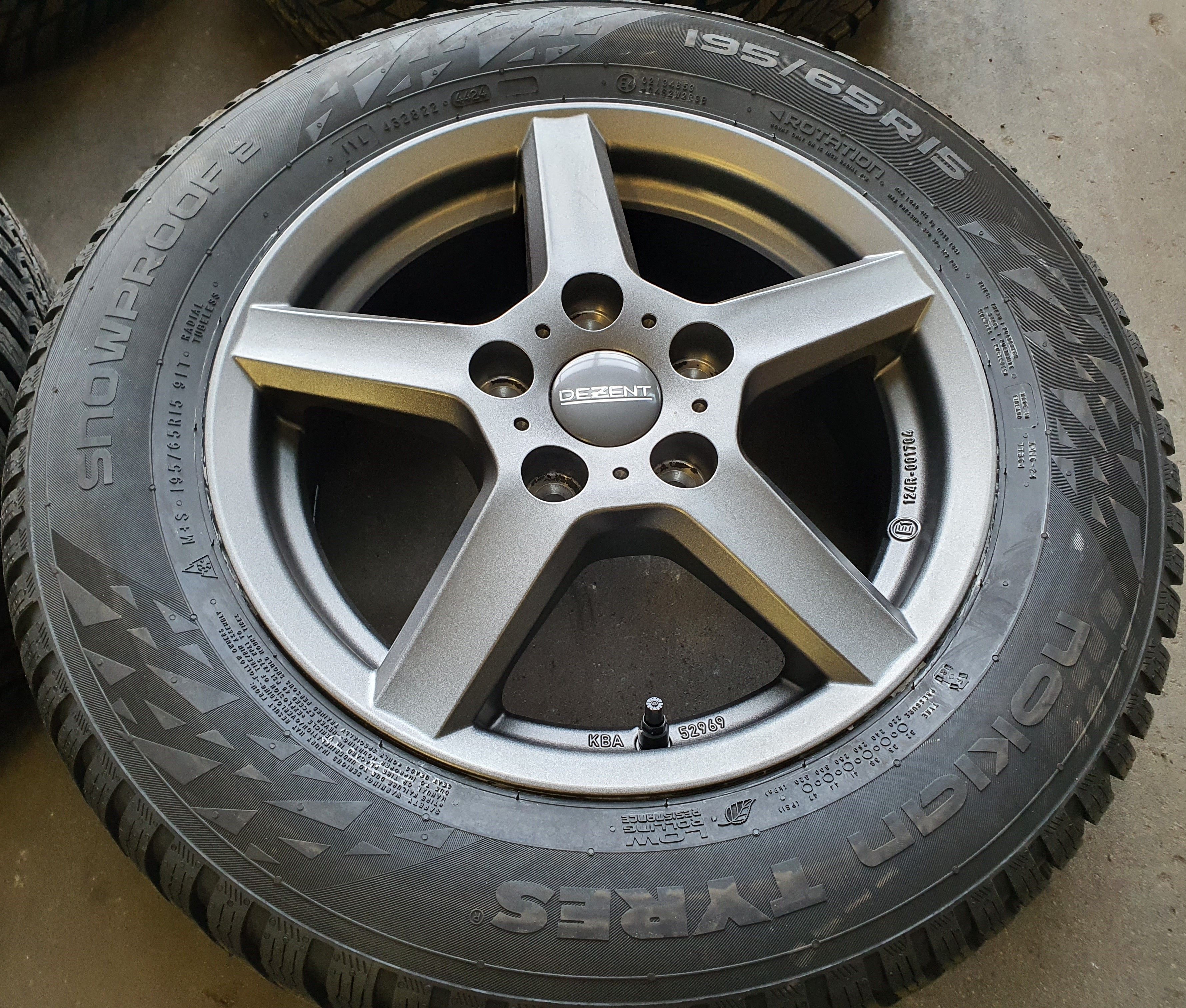 4x Koła zimowe DEZENT TY + opony Nokian + TPMS / KIA CEED / i30