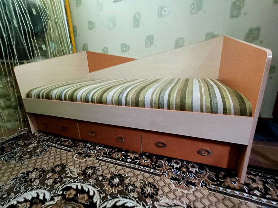 Кровать с ящиками