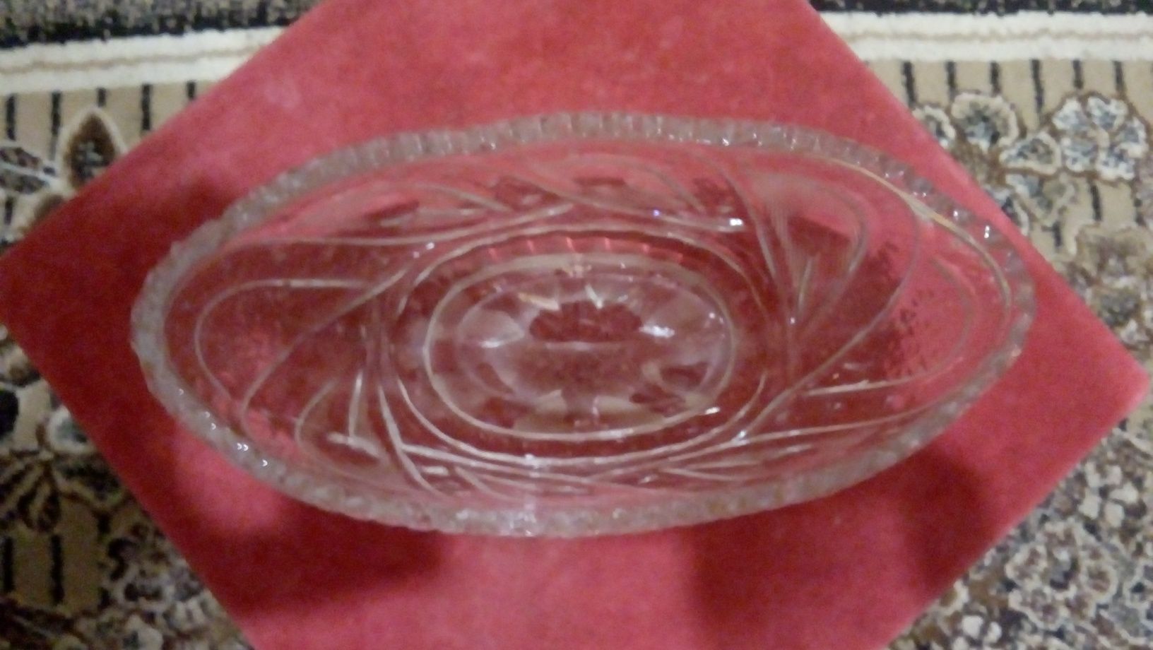 Продам стеклянную салатницу под хрусталь, СССР