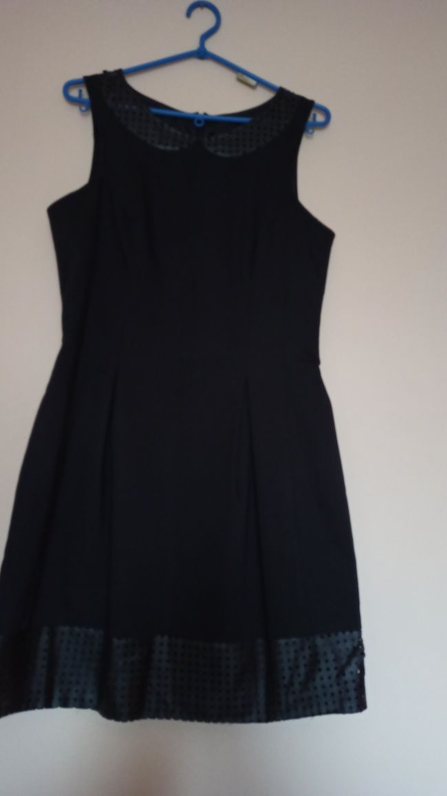 Sukienka czarna Mohito L 40