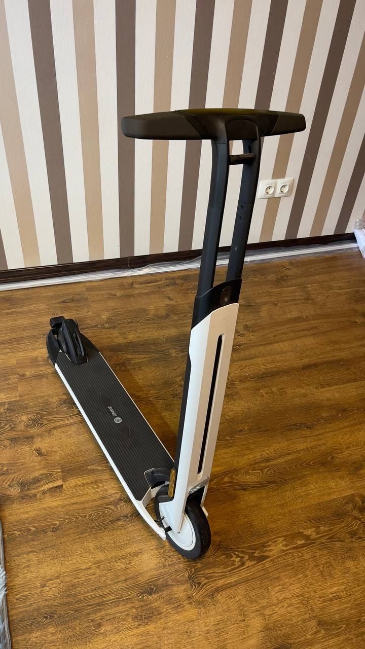 Продам Електросамокат Segway ninebot air t15e