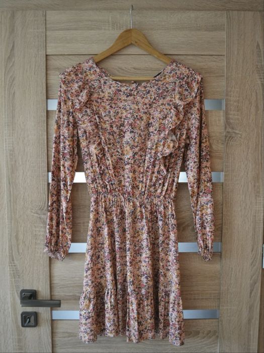 Zwiewna sukienka Mohito z falbankami, lekka wiskoza, rozmiar L