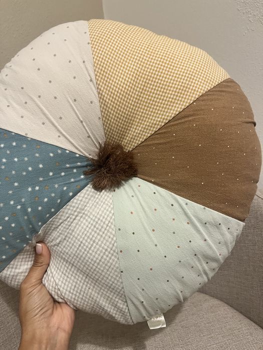 Almofada com varios tecidos zara home
