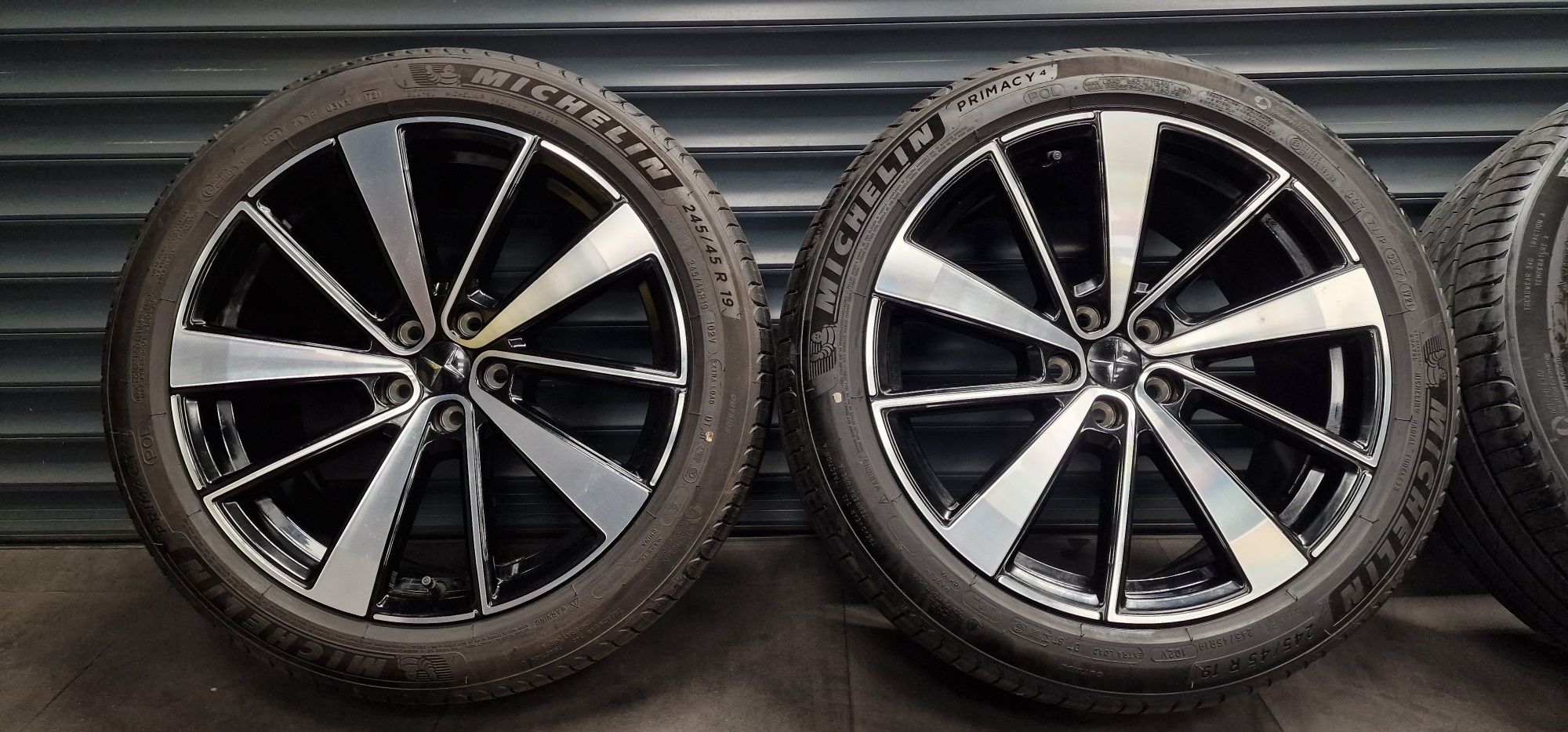 Koła letnie VOLVO POLESTAR 245/45 R19  2x8 2x9 Oryginał