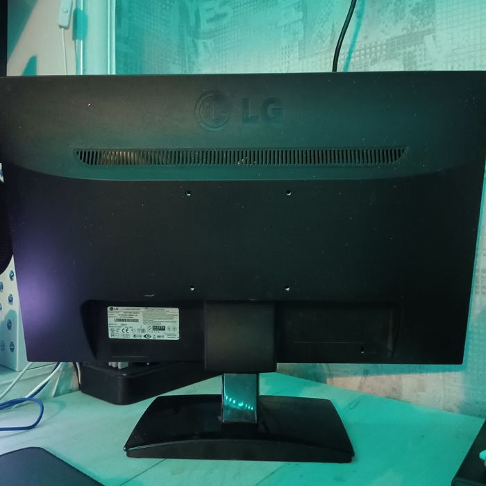 Монітор Б/В 21,5" LG Flatron Е2241T, Широкий