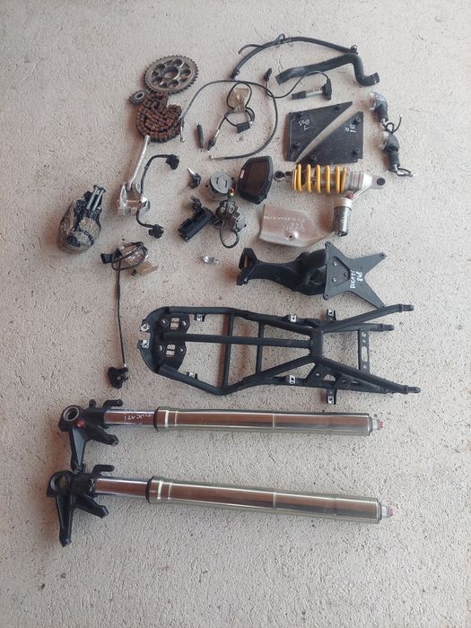 Ducati 848 części lagi stelaż licznik stacyjka amortyzator