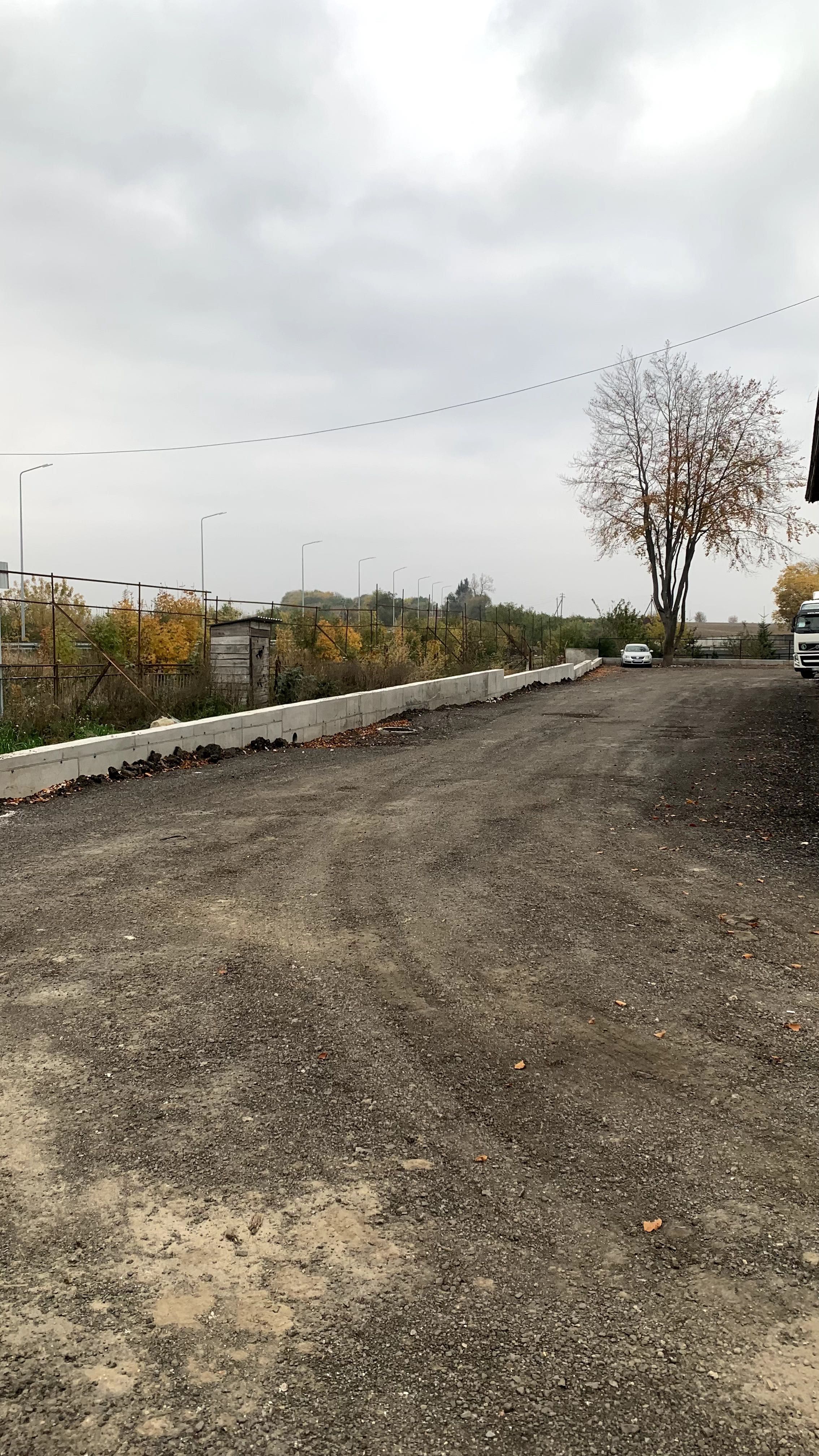 Здається в оренду комерційна територія в Підгородньому біля дороги