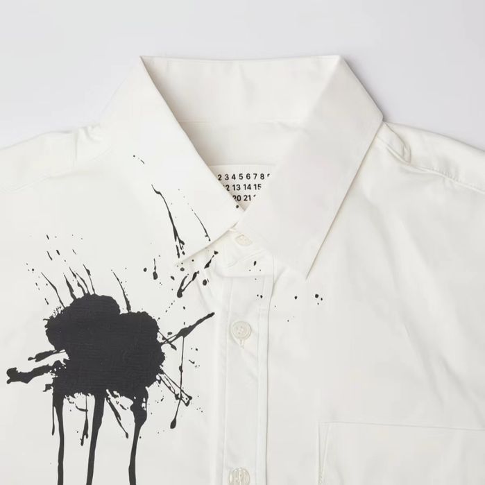 Рубашка Maison Margiela с выстрелом на груди (пятном)