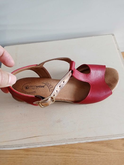 Sandálias Femininas com Salto  Tamanh0 37– Conforto !