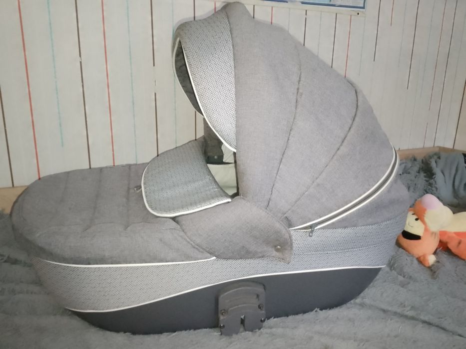 Продам дитячу коляску 2в1