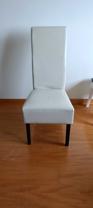 Mesa de sala com 6 cadeiras, móvel aparador (grátis móvel de tv)