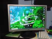 Komputer stacjonarny + monitor