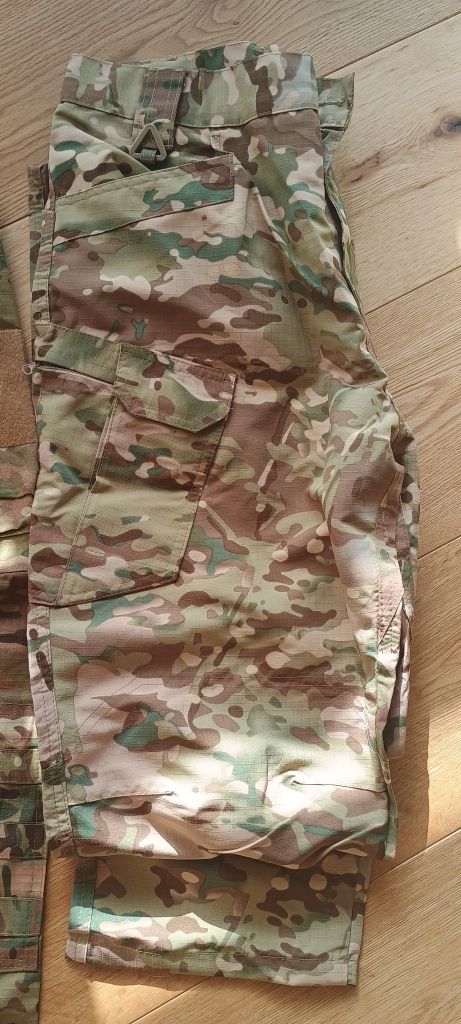 Conjunto Farda Calças e Camisola Multicam (MC) "L" - NOVO - Airsoft