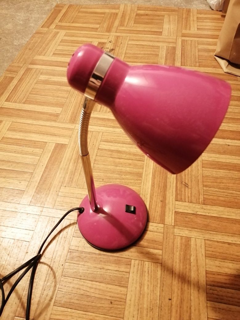 Lampka stojąca na biurko