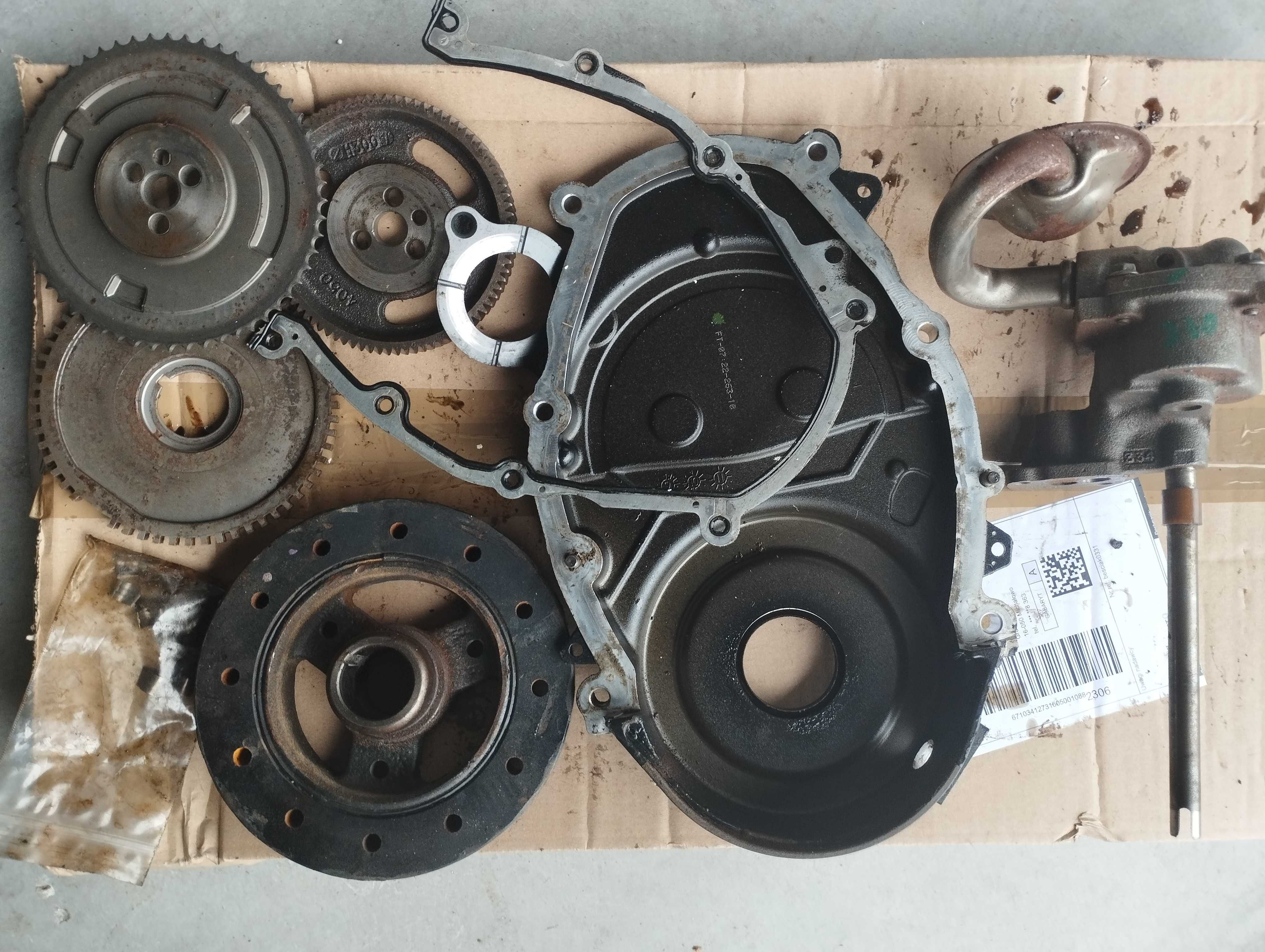 Mercruiser  V6 4.3 4,3 vortec  pompa misa rozrząd pokrywa zawór wałek