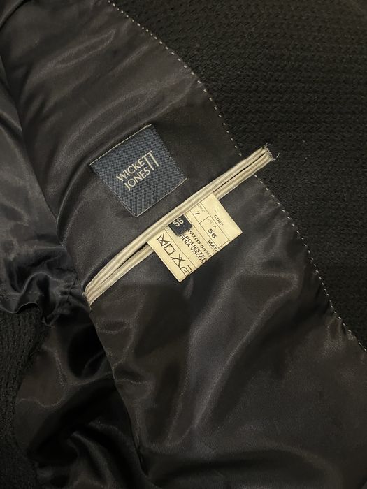 Sobretudo Wickett Jones (L)