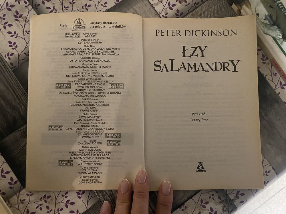 Książka Łzy Salamandry Peter Dickinson