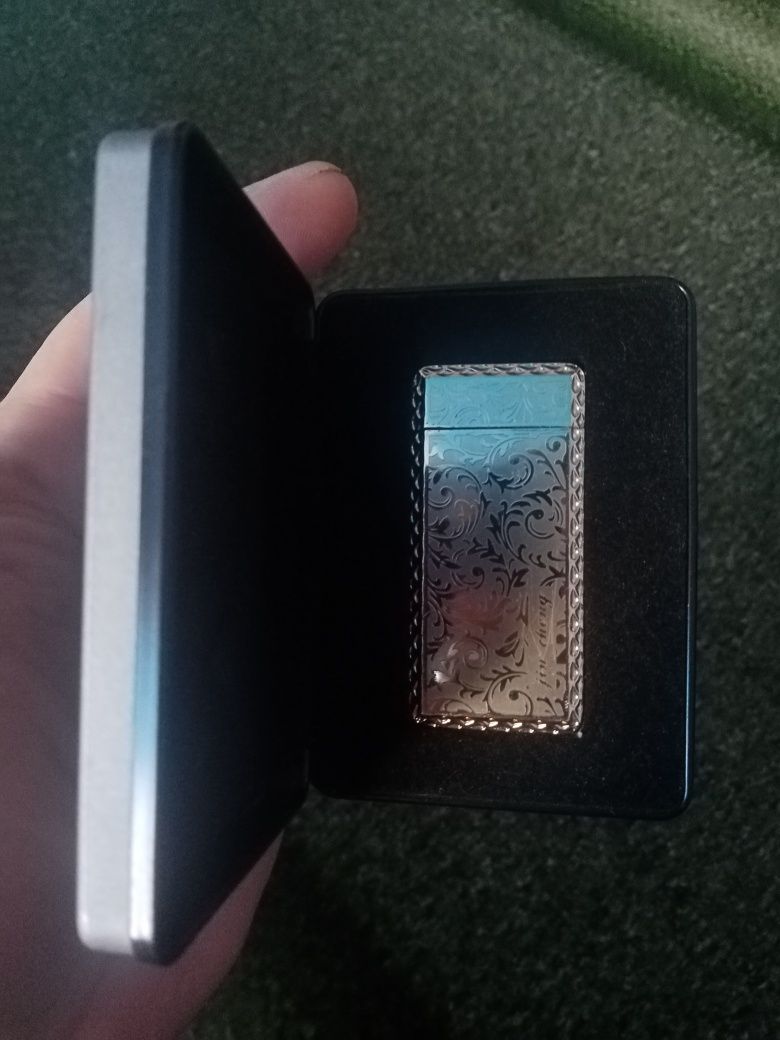 Продам не дорого зажигалку.