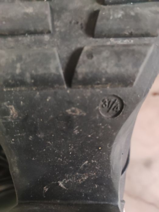 Botas pretas nr 37/4 usadas como novas