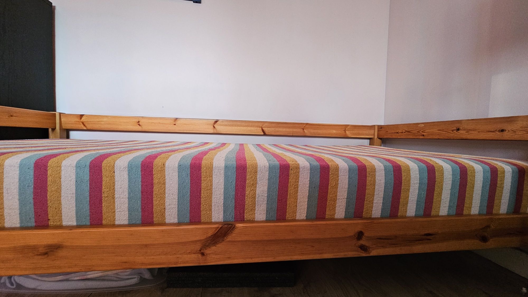 Cama Solteiro em pinho mel com colchão