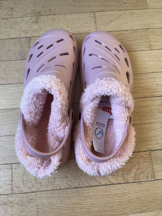 Klapki/kapcie rozowe, nowe, nie uzywane