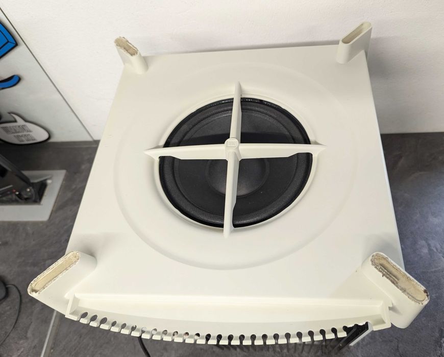 Активний сабвуфер JBL Simply Cinema SUB300.