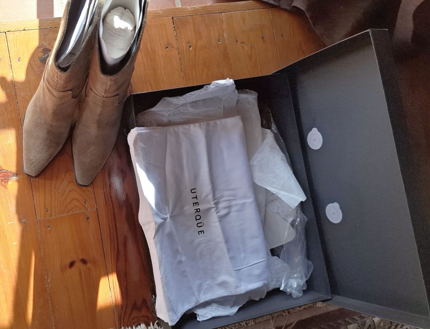 Oportunidade- Botas elegantes  -Uterqüe ( agora massimo dutti)