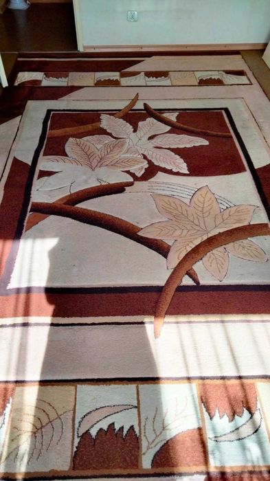 Dywan do salonu 2x3,7m.Ładny,mało używany,atrakcyjny wzór i cena.