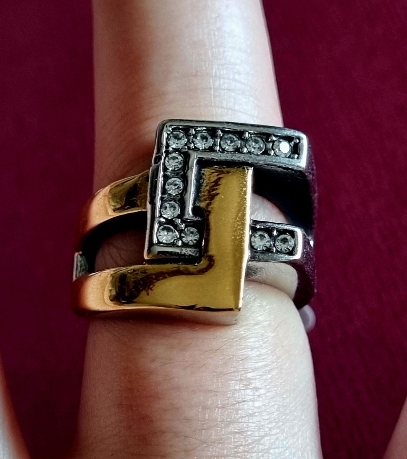 Anel bicolor, em aço, diferente e muito elegante. T17