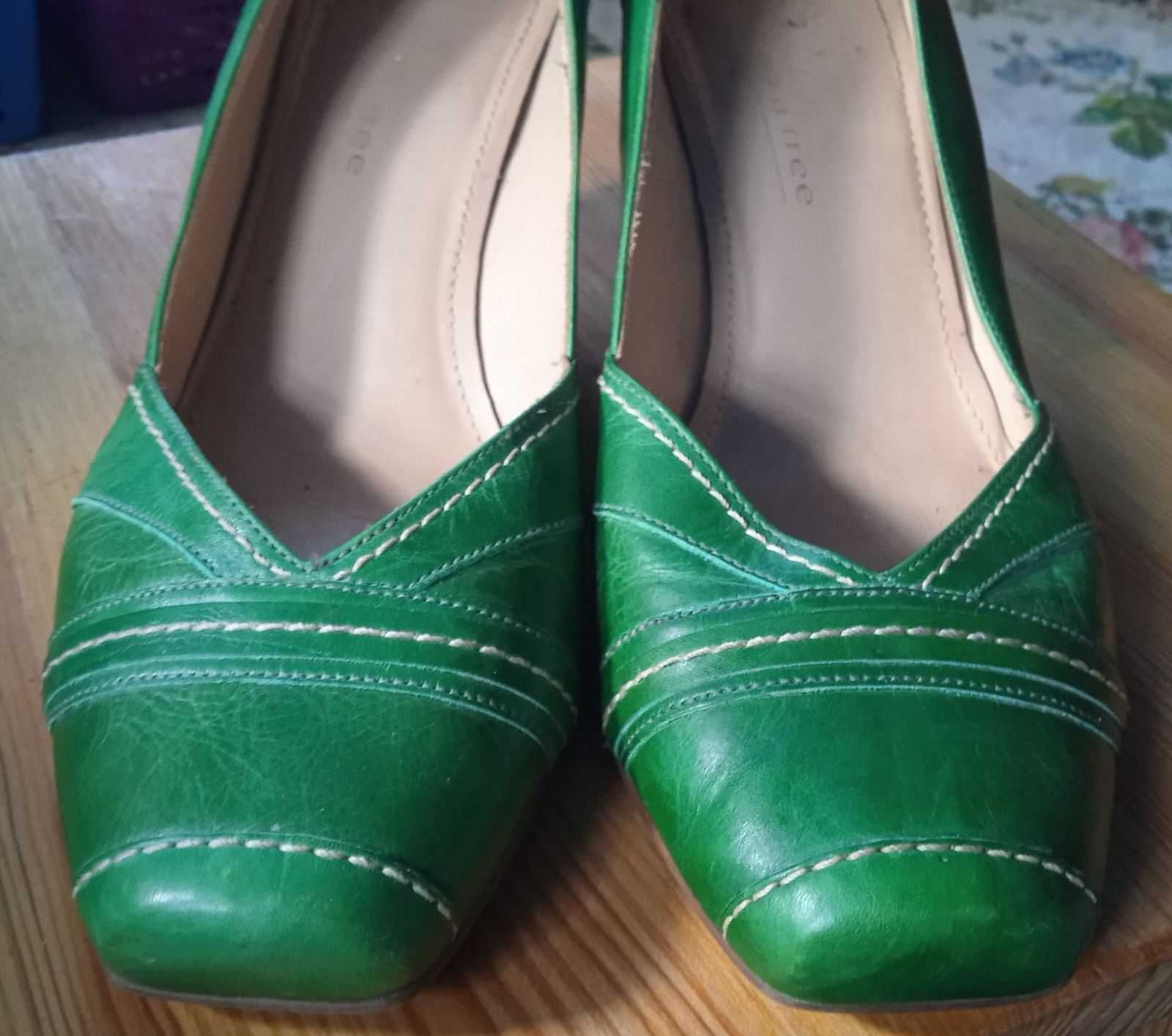 Зеленые кожаные туфли 40 размер Испания