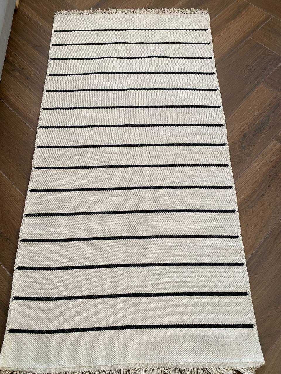 Чорно-білий килим полоска, двосторонній для дому