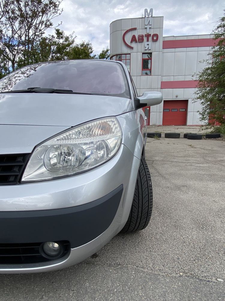 Renault Scenic 2 2.0 Бензин Автомат Обслужен