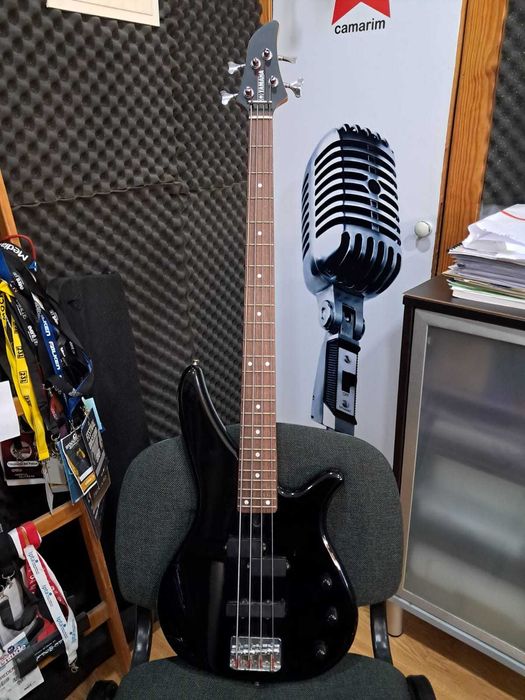 Baixo Yamaha de 4 cordas