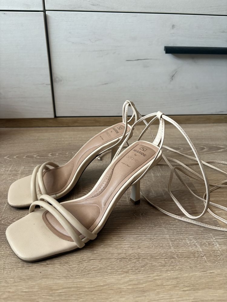 Sandalias de atar à perna
