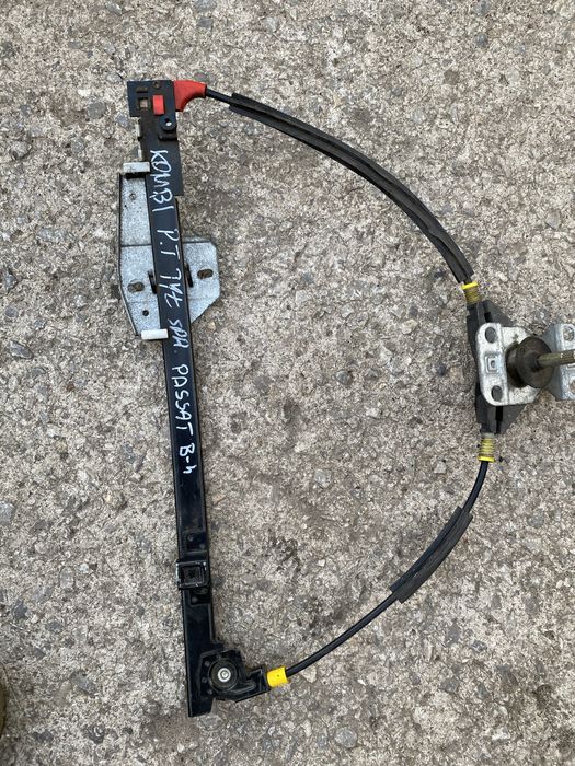VW Passat B4 kombi mechanizm podnosnik prawy tyl